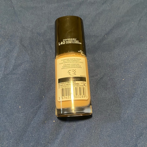 COVERGIRL TruBlend Matte Made Foundation - L40 Warm Beige - Picture 2 of 2